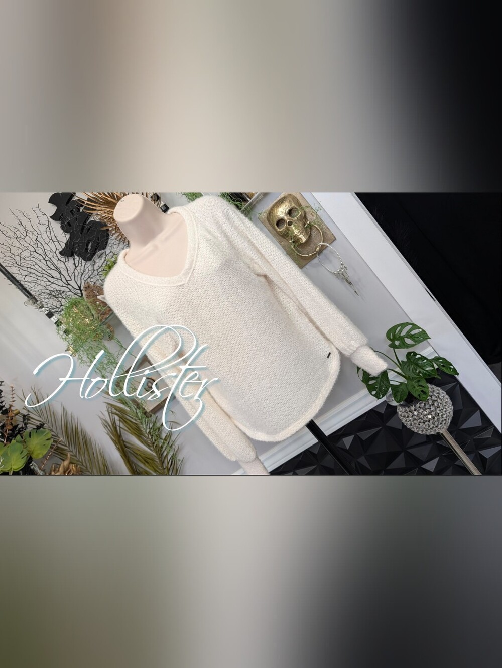 Hollister Ivory Knit V Neck Sweater XS